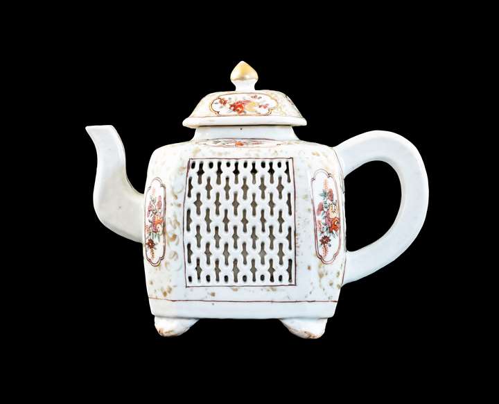 Chinese export porcelain Teapot and Cover with Reticulated Panels